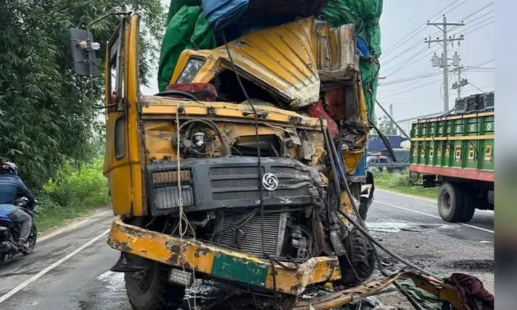 Kushtia Bus-Truck Crash Leaves 1 Dead And 3 Injured