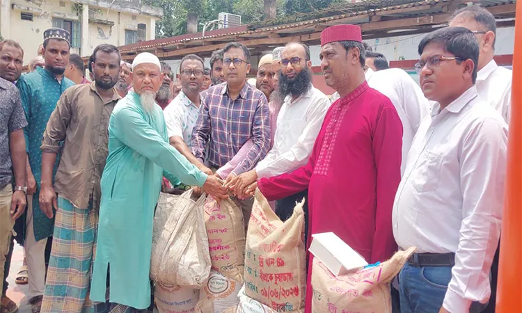 Kurigram Farmers Receive Free Seeds and Fertilizers
