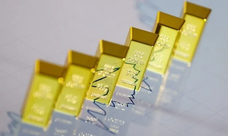 Gold Prices Drop Below $4,000 for First Time Since Late Last Year