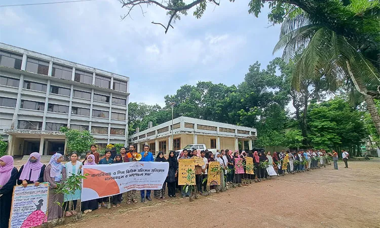 A human chain by World Vision Bangladesh's 'Child Safety Net Project'.
