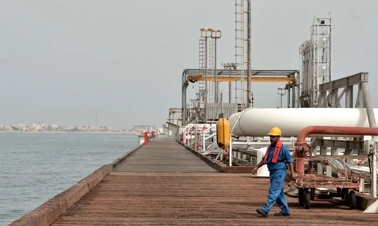 A Iraqis Oil Refinary: Photo collected