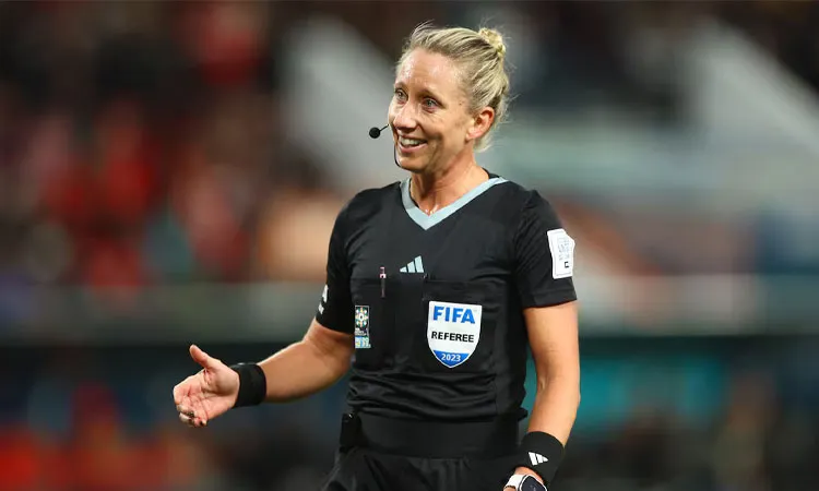 American referee Tori Penso: Photo collected
