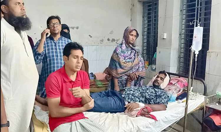 8 Injured in Clash Between Two BNP Factions in Pabna’s Chatmohar