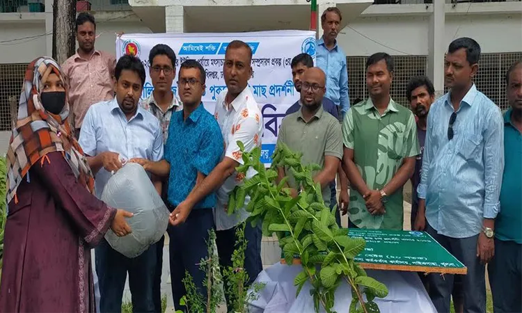 Farmers Receive Fish Fry and Seedlings in Paikgachha Initiative