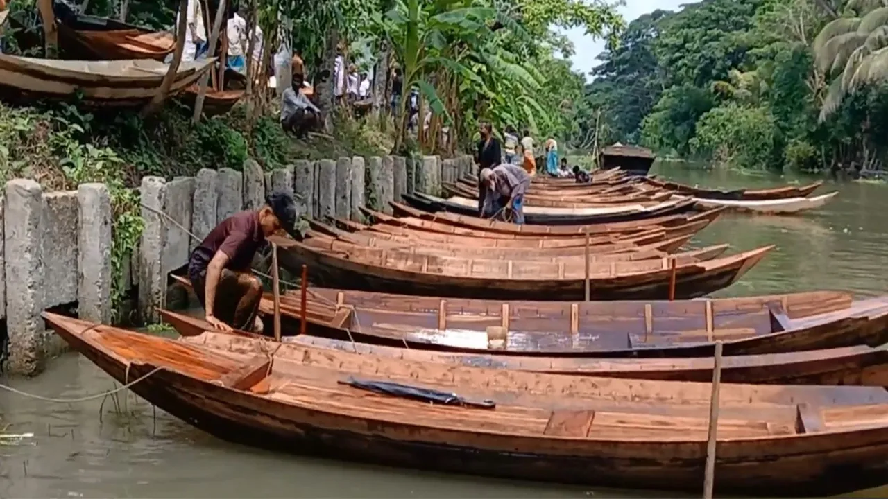 Jhalakathi’s 200-Year-Old Atghar Boat Market Bustles Ahead of Monsoon