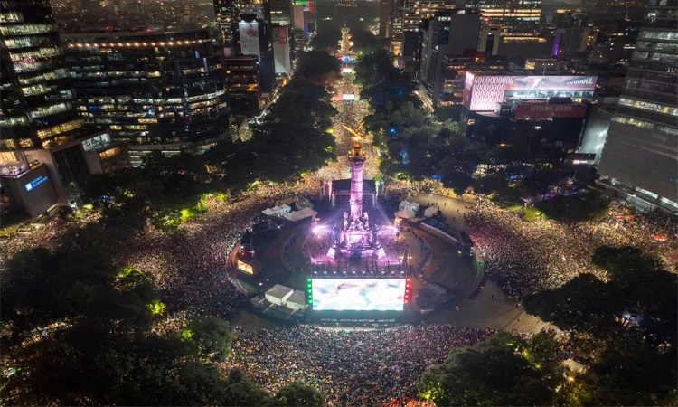 Mexico fans gather at the Angel of Independence celebrations after Mexico's victory against Ecuador in the World Cup.