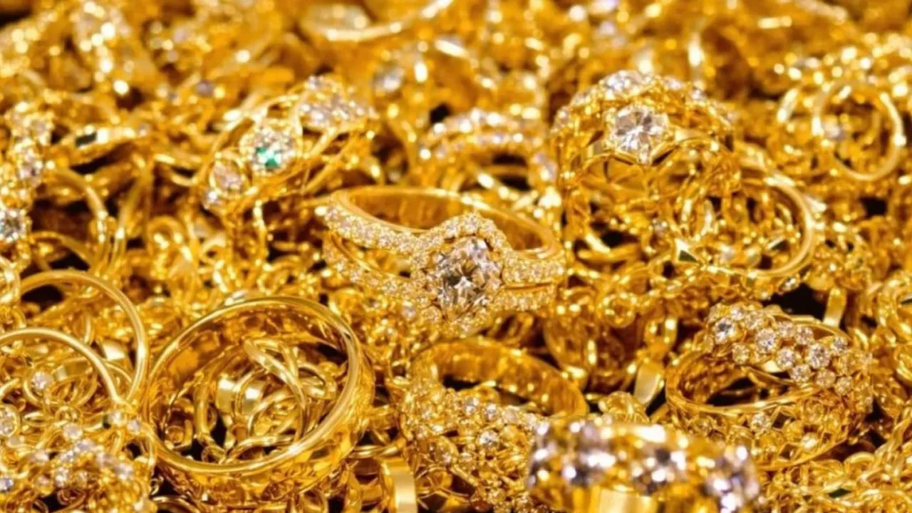 Gold Price in Bangladesh Rises by Tk 2,216 Per Bhori