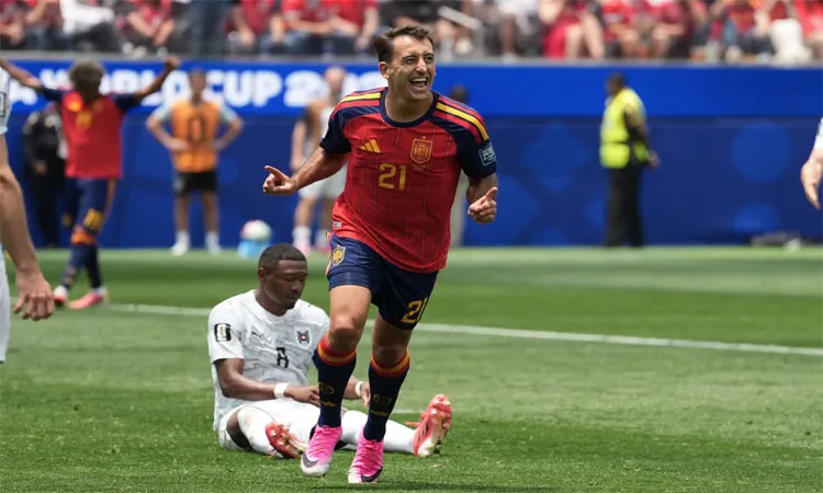 Spain Dominates Austria 3-0 to Reach World Cup Round of 16