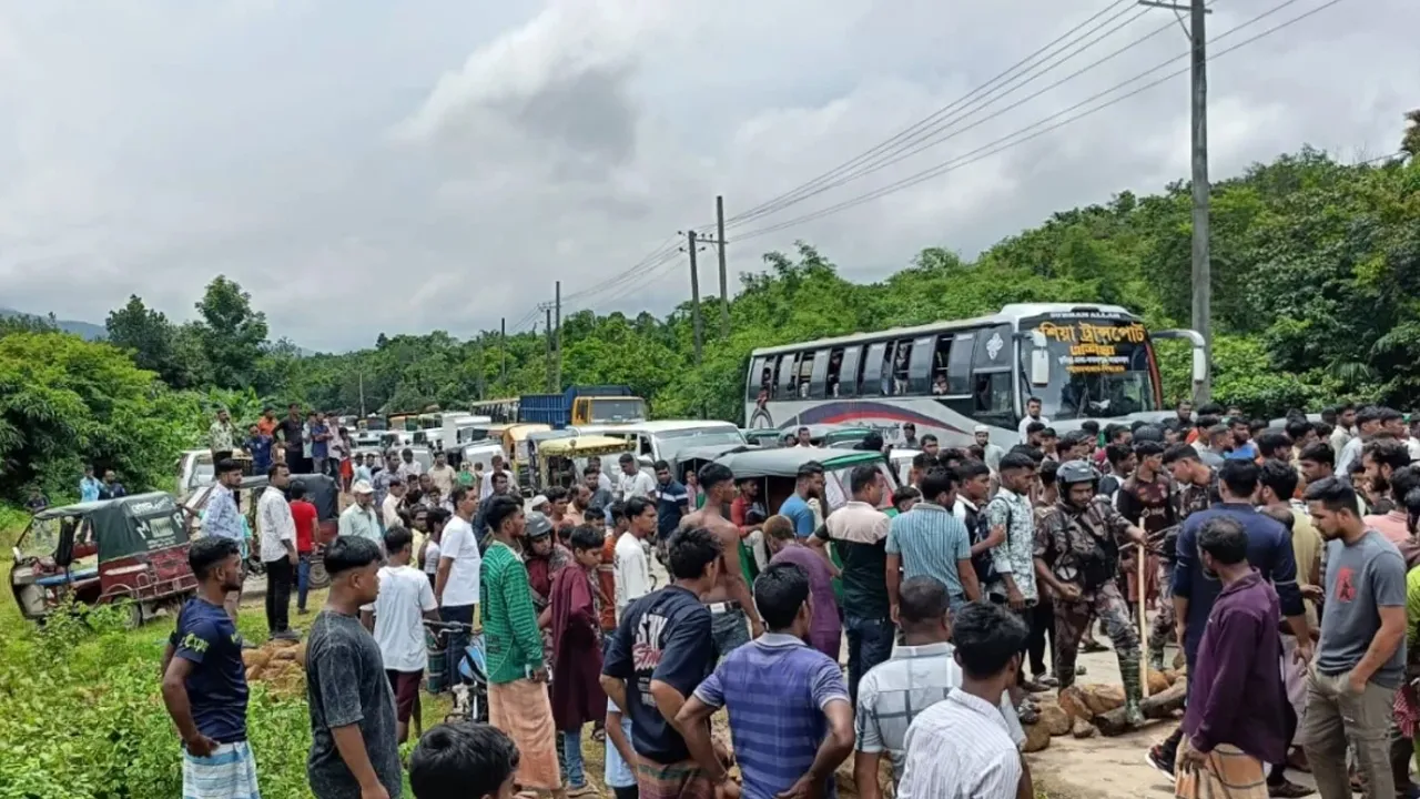 Tension Over Seized Stone Trucks; Highway Blocked