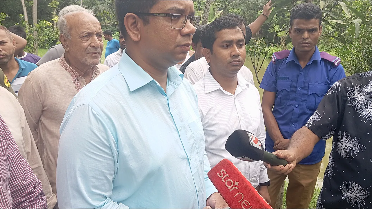 Admin Supports Family of 3 Drowned Children in Monohardi