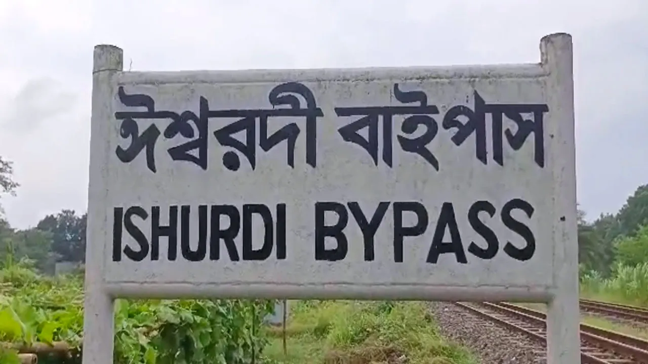Teenager’s Body Found on Dhumketu Express Roof in Pabna