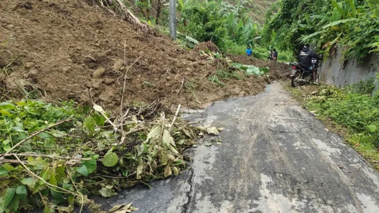 Five Killed as Landslides Hit Bandarban’s Lama Amid Heavy Rain
