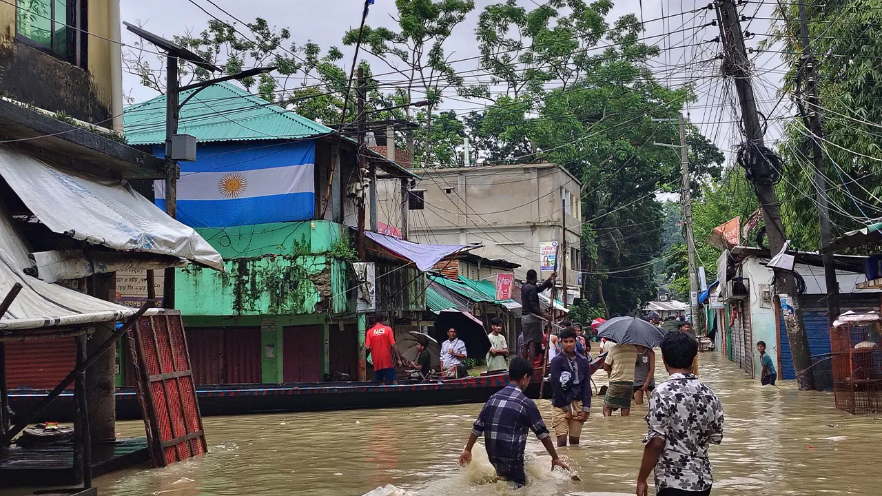 5 Dead in Lama Landslide as Floods Trap Thousands in Bandarban