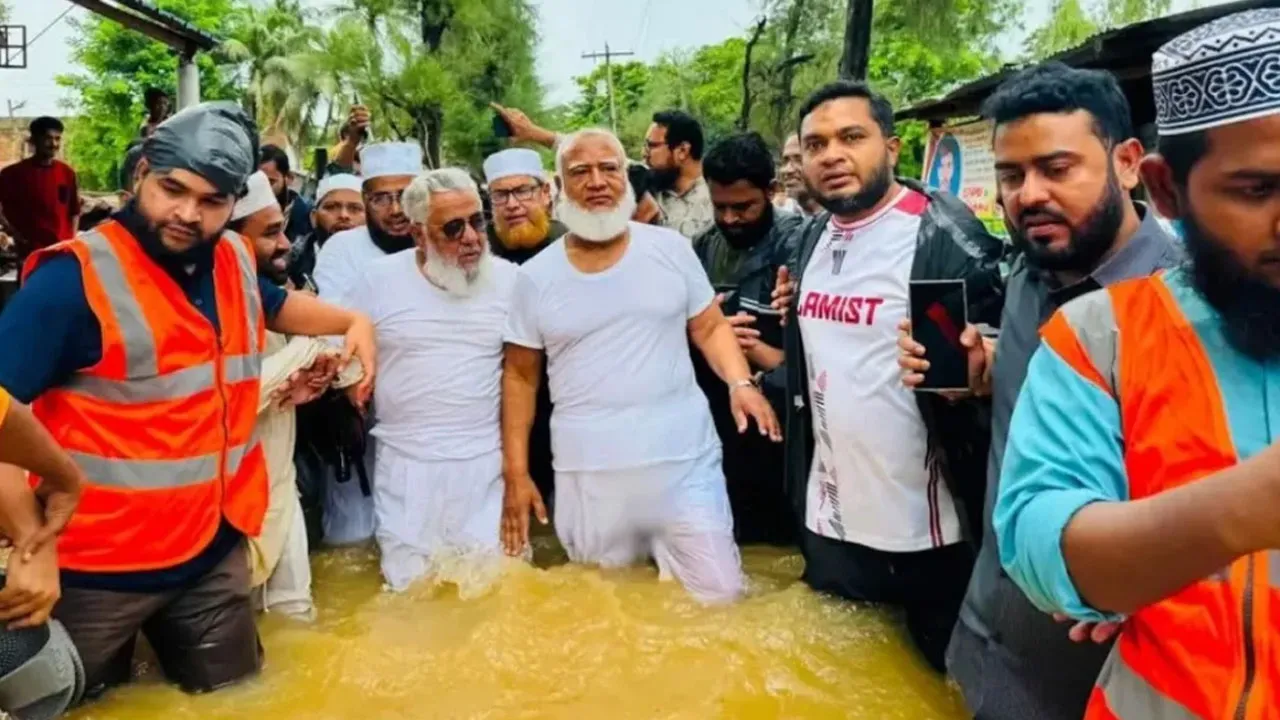 Jamaat Ameer Dr. Shafiqur Rahman Distributes Flood Relief in Chittagong
