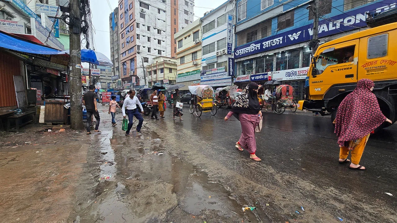Heavy Rain Brings 109 mm Rainfall, Disrupts Life in Faridpur