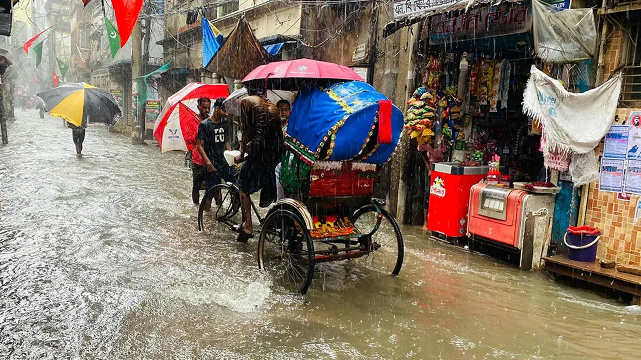 Heavy Rain Paralyzes Dhaka, BMD Warns of Continued Downpours
