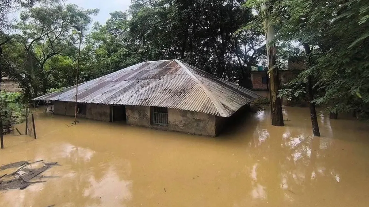Bangladesh Floods 44 Dead as Rain Inundates 7 Districts