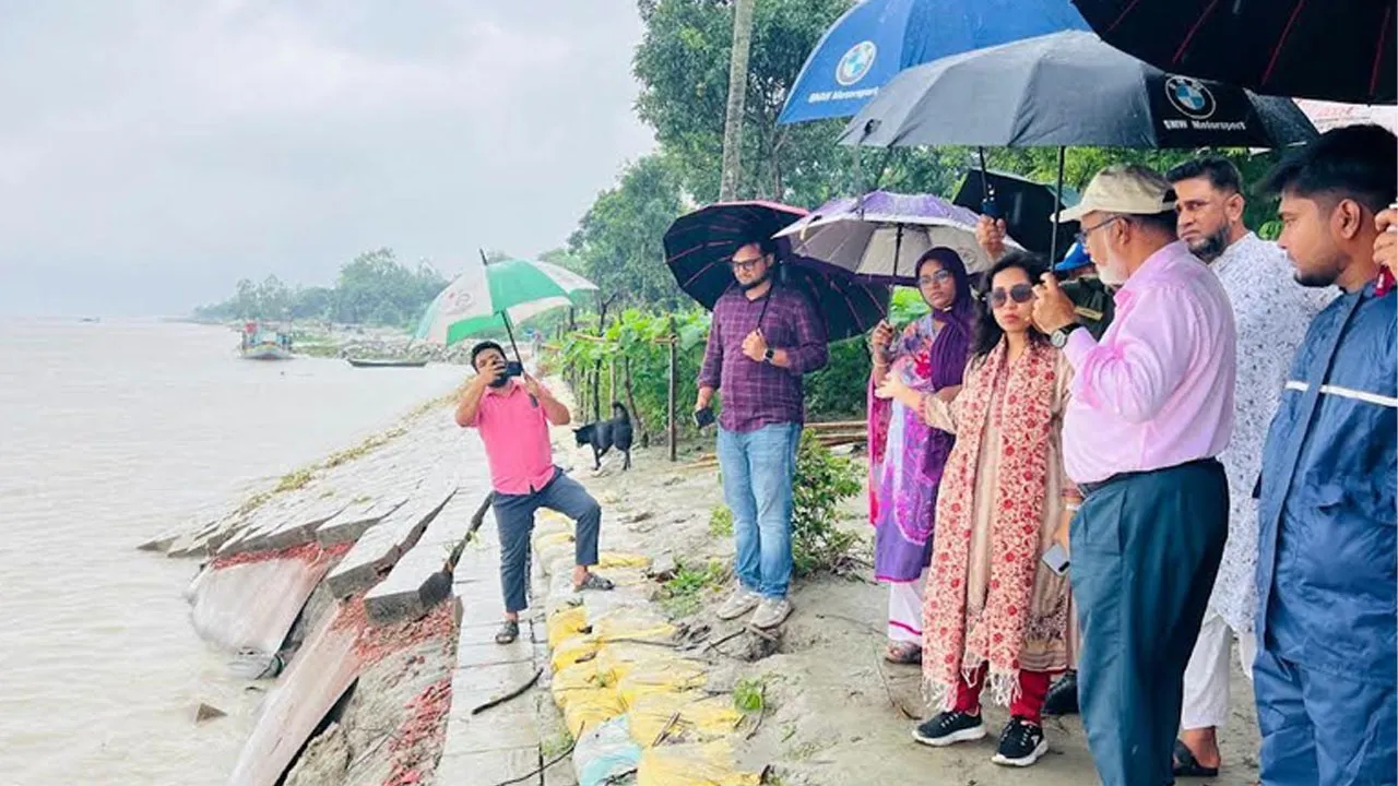Padma Dam Collapses in Munshiganj, Sparking Erosion Fears