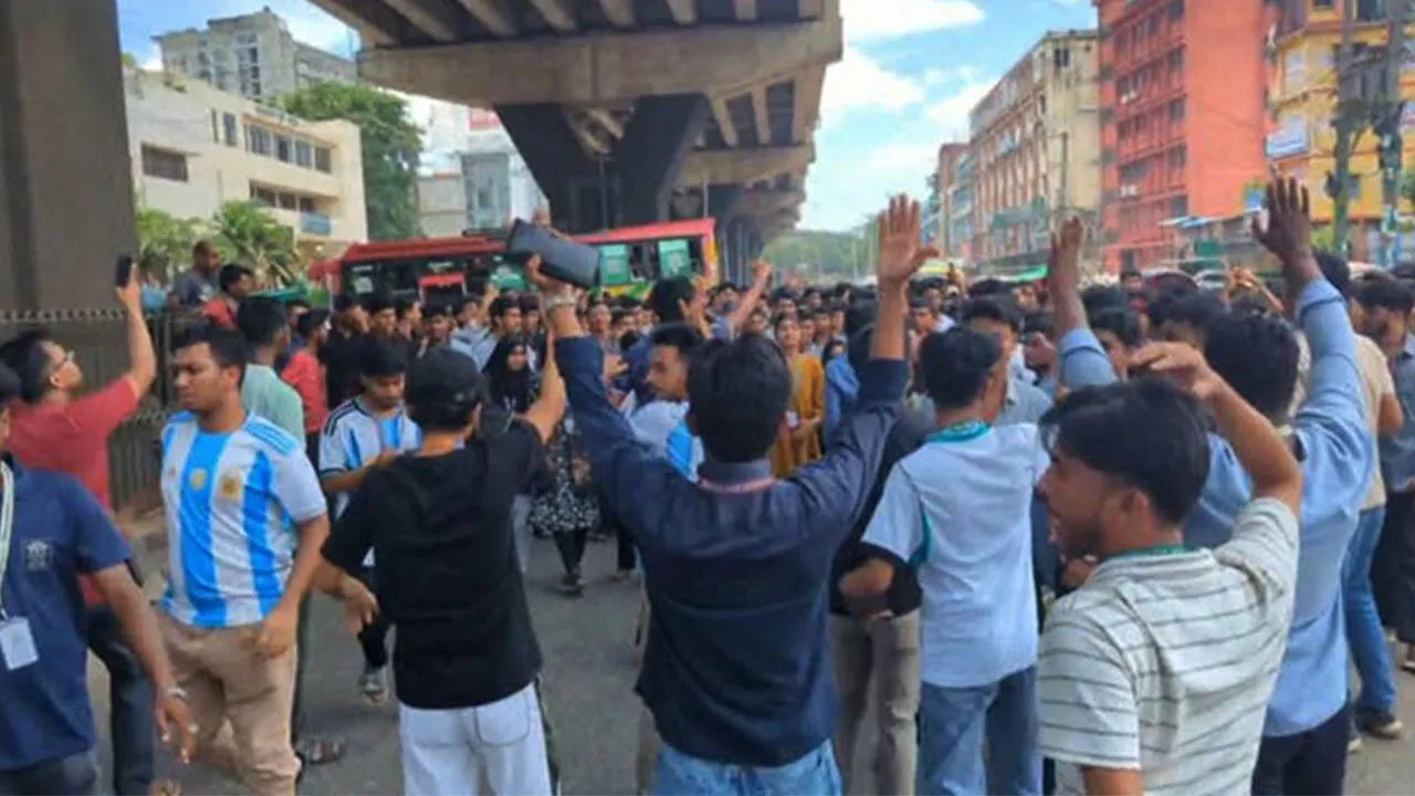 HSC Students Block Chattogram Roads Over Rain Disruptions