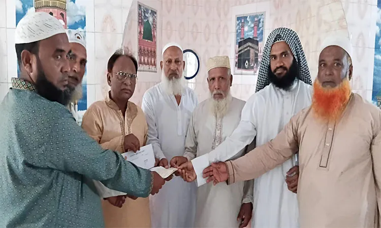 On behalf of the President, journalist and human rights activist Kamal Ahmed Siddiqui formally handed over the donation cheque.