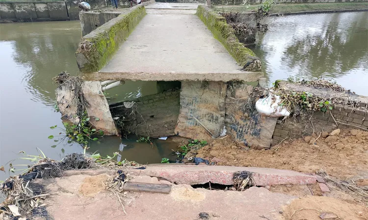 The connecting bridge to Kachalong Government Degree College in Baghaichhari has been broken for two years.