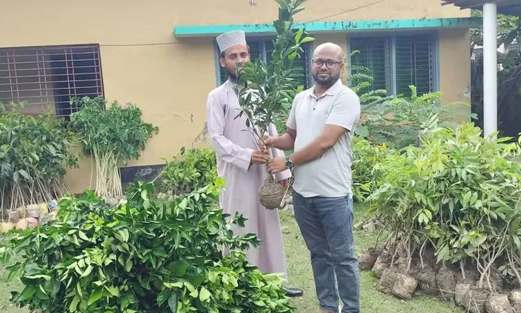 Paikgachha Distributes 2,500+ Saplings to Local Farmers