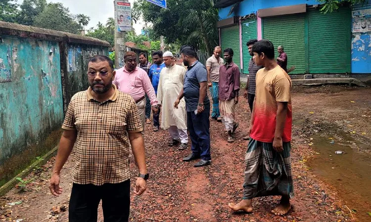 Engineer Halts Lakshmipur Road Work Over Poor Materials