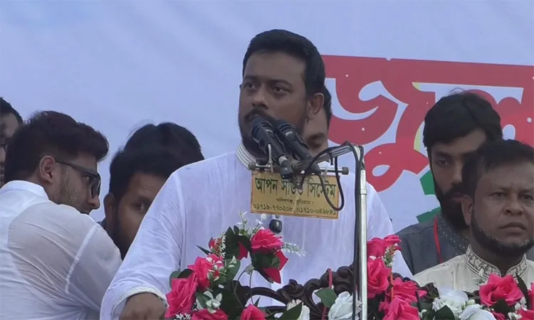 Nasir Uddin Patwari speaking at the 'July Awakening March' rally at the Kurigram Central Shaheed Minar.