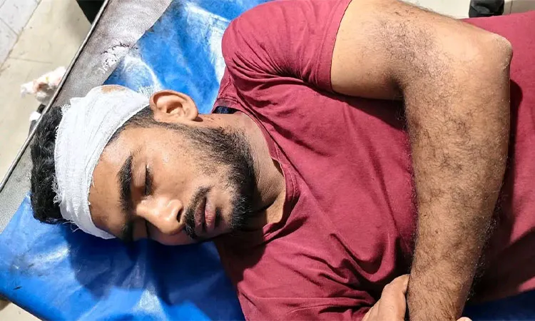 A Kaler Kantho journalist named Md. Akash Mahmud assaulted while filming the confrontation.