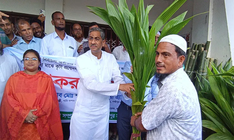 Minister Shahid Uddin Chowdhury Anee distributed agricultural support in Laxmipur.