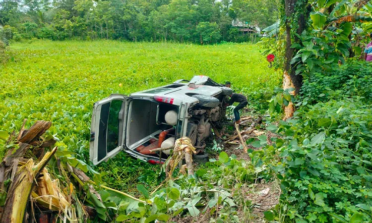 Six Injured as Ambulance Falls into Ditch in Jhalakathi