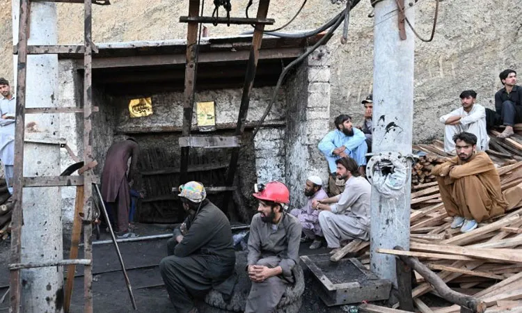 Photo: Collected Coal miners and relatives gather at the entrance of a coal mine after it collapsed in the Surange area, some 50 kilometres east of Quetta, on 30 July, 2026.