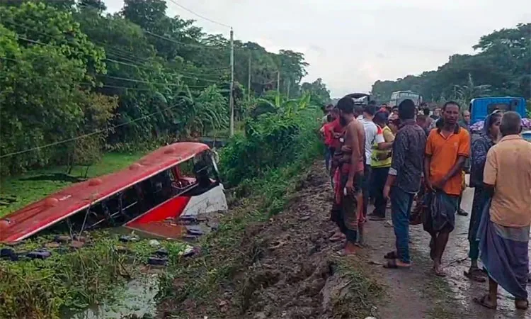 Bhanga Fire Service and Highway Police, conducted an hour-long rescue operation.