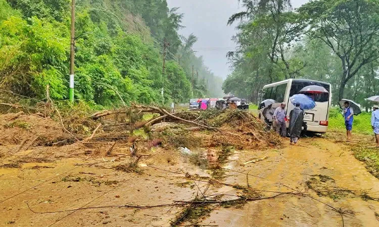 Heavy Rains Trigger Landslides on Marine Drive Six Injured