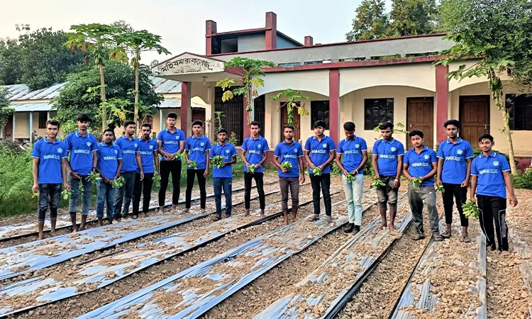 Tangail Students Swap Screens for Agriculture at College