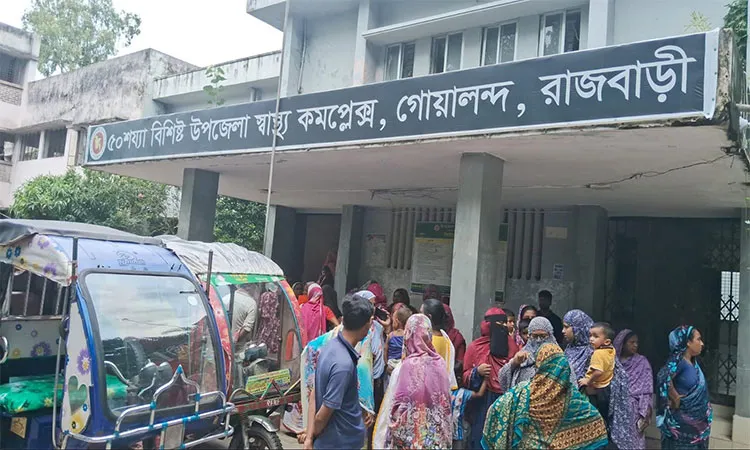 A youth named Shariful Islam Hira (40) was stabbed to death in Goalanda.