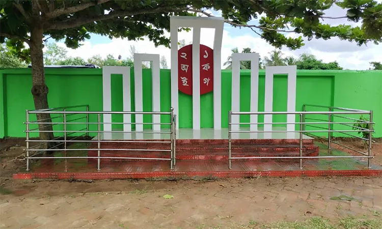 The newly renovated language martyrs' monument was formally inaugurated on Sunday.