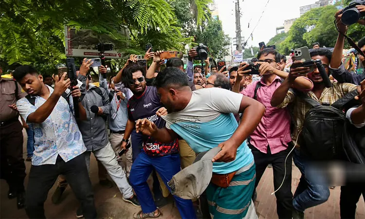 Police detained a man identified as Jubo League activist Arnab Das at Dhanmondi 32