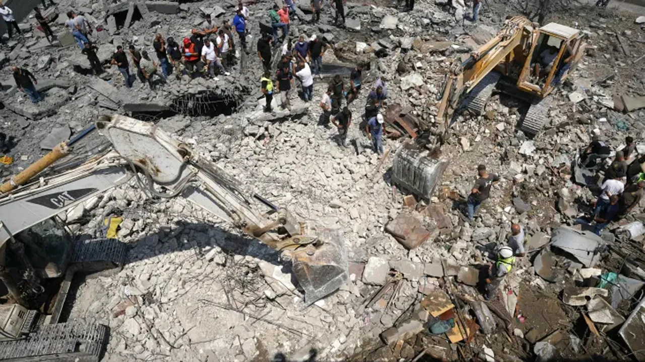 Israeli Airstrikes Kill 11 in Lebanon After Ceasefire