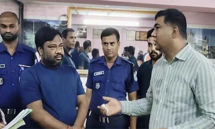 Tangail Assistant Director Asaduzzaman Rumel led the raid on Bora Kalibari Road and Park Bazar in the city on Monday.