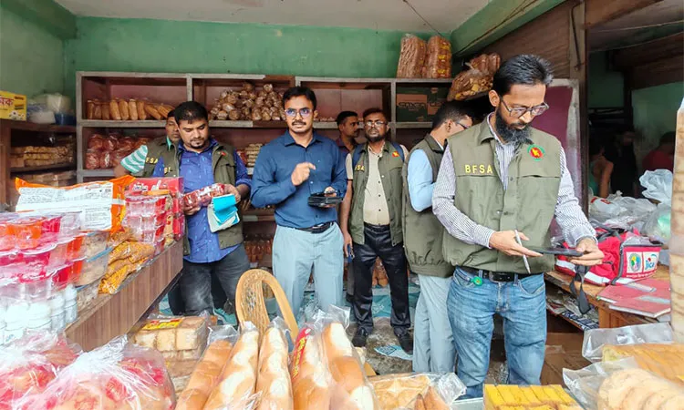 The operation was led by District Magistrate Arafat Hossain and Assistant Director of the Food Safety Department Sumadhu Chakraborty.