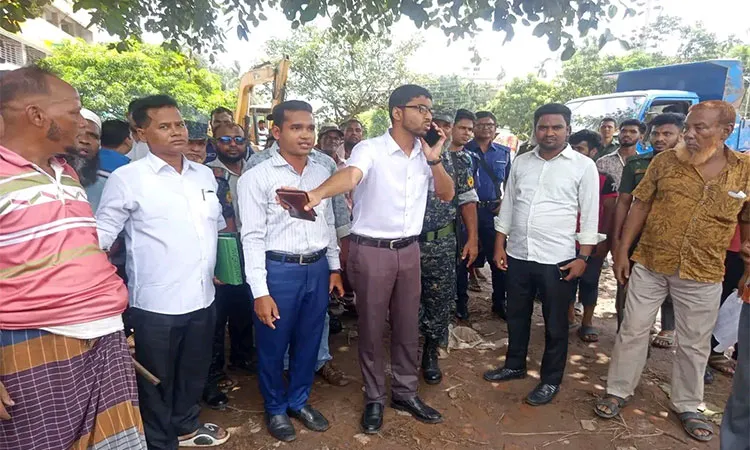 The drive targeted illegal structures and encroachments built on government and municipal land.