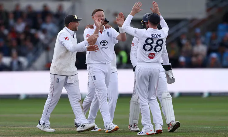 Ollie Robinson celebrates with teammates after taking the wicket of Pakistan's Ali Usman caught out by England's Jordan Cox.