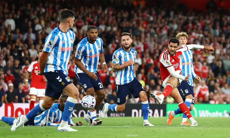 Arsenal's Mikel Merino shoots at goal Action
