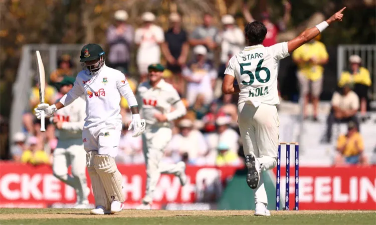 Mitchell Starc picked up Litton Das for his third 0 of the series.