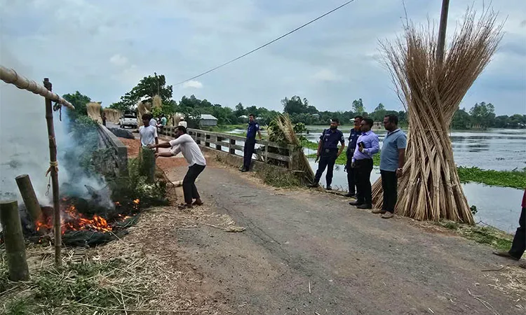 A mobile court in Pabna's Chatmohar upazila seized and burned 100 illegal 'China Duari' fishing nets.