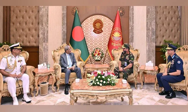 The Chiefs of three services paid a courtesy call on President Mirza Fakhrul Islam Alamgir at Bangabhaban at noon on Tuesday. Photo: PID