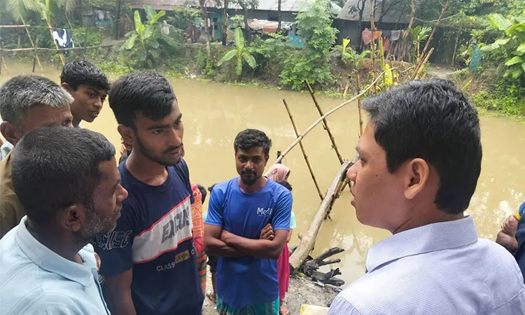 Laxmipur Sadar UNO Kathoypru Marma visited the bereaved family on Wednesday morning.