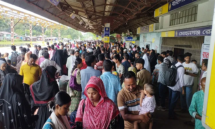 Thousands of Dhaka-bound passengers suffered at Mohanganj Railway Station as the Haor Express was delayed.