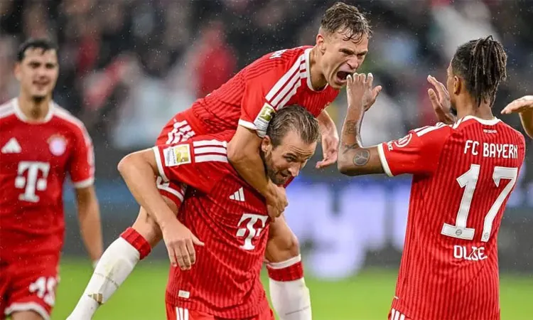 Bayern Munich crushed Stuttgart 5-1 in their Bundesliga opener